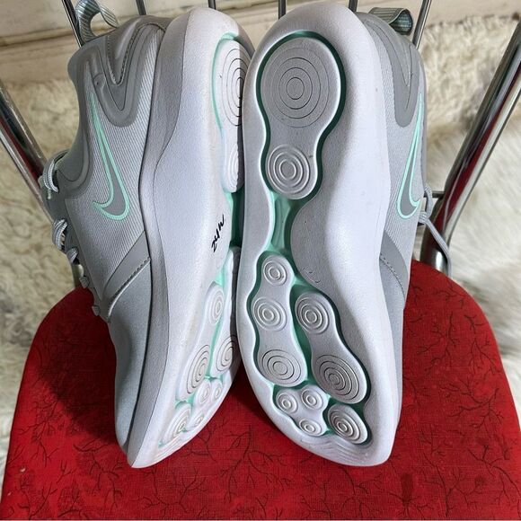 Nike Women's Gray Running Shoes - Picture 8 of 9